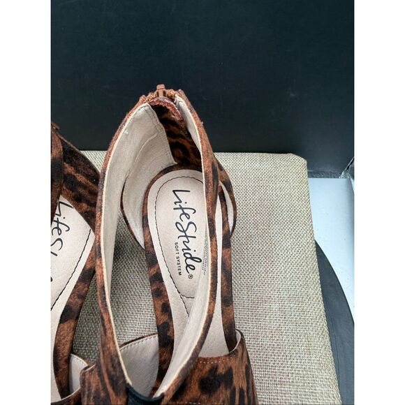 Life Stride "Giovanna 2" Leopard Animal Print Ankle Strap Heels Size 7 - Picture 6 of 9